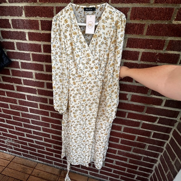 🤍BRAND NEW🤍 PKC Collection Wrap Dress - Picture 2 of 9